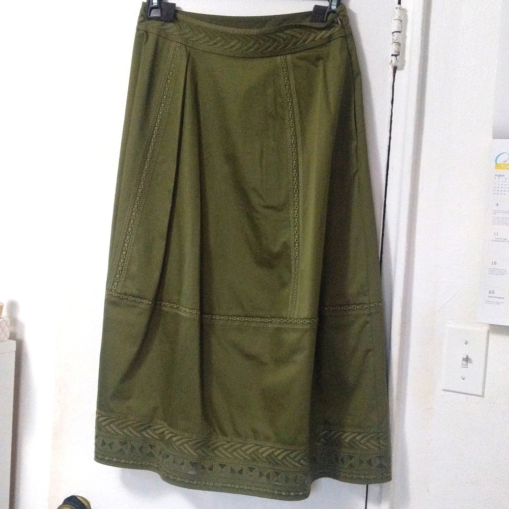Elie Tahari Embroidered Daisy Poplin Midi Skirt